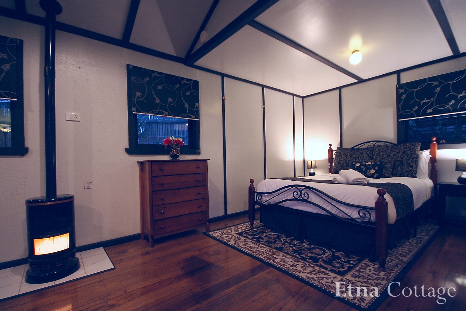 Etna Cottage - Bedroom